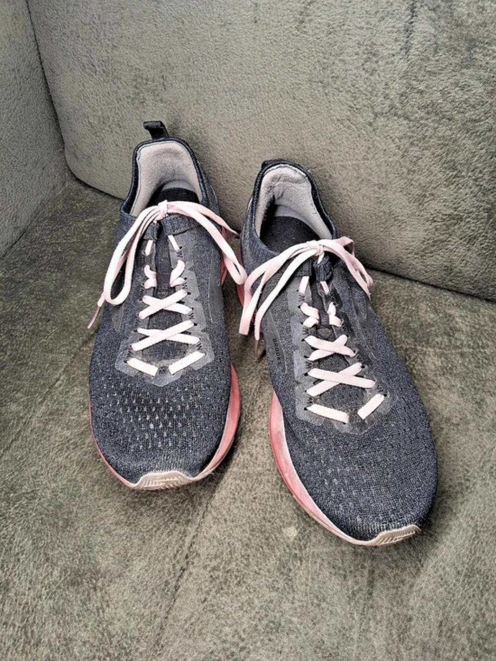Brooks Aurora-BL Athletic Shoes Black & Pink US 8.5